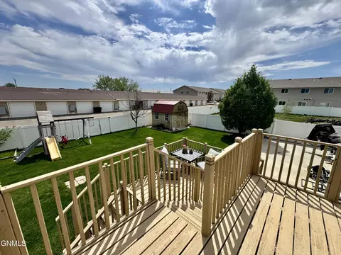 Exterior - 1508 20th Ave W, Williston, ND 58801 photo 5 of 11