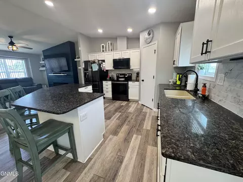 Kitchen - 1508 20th Ave W, Williston, ND 58801 photo 2 of 8