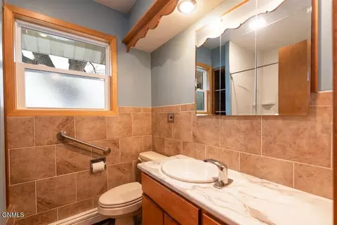 Bath - 216 Tower Ave, Bismarck, ND 58501 photo 1 of 3