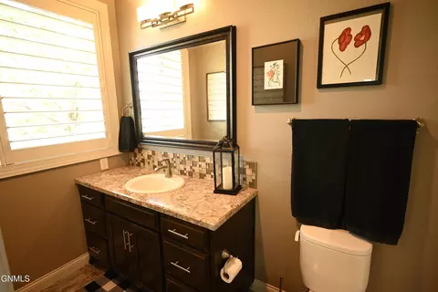 Bath - 1113 Community Loop, Bismarck, ND 58503 photo 4 of 6