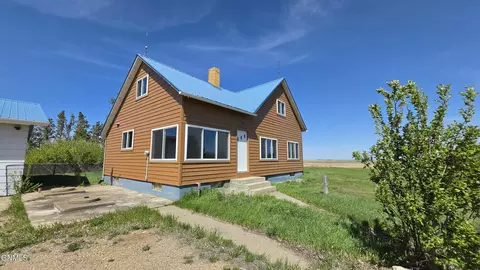14105 88th St NW, Zahl, ND 58856