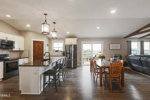 Kitchen - 13665 Cherry St NW, Williston, ND 58801 photo 2 of 6