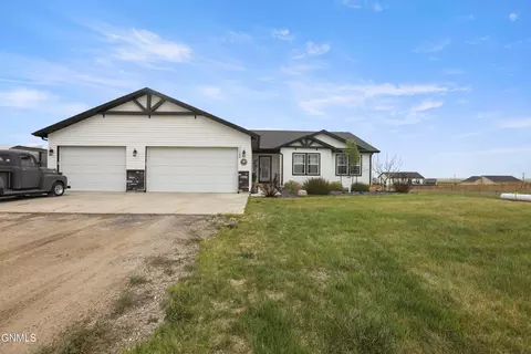 Exterior - 13665 Cherry St NW, Williston, ND 58801 photo 2 of 7