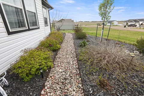 Exterior - 13665 Cherry St NW, Williston, ND 58801 photo 3 of 7