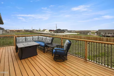 Exterior - 13665 Cherry St NW, Williston, ND 58801 photo 6 of 7