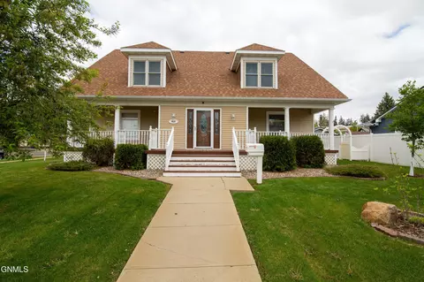 413 Colfax St, Dickinson, ND 58601