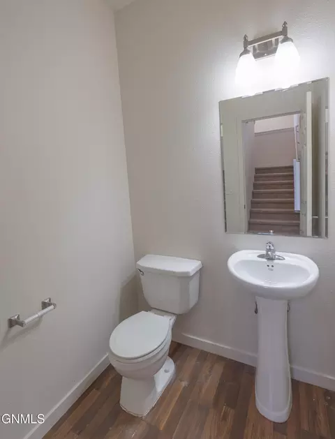 Bath - 2724 28th St W, Williston, ND 58801 photo 1 of 5