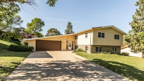 2431 Boulevard Ave, Bismarck, ND 58501