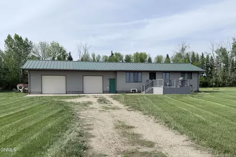 6509 4th St NE, Carrington, ND 58421