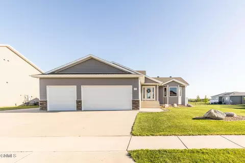1112 Lasalle Dr W, Bismarck, ND 58503