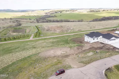 8527 Norman Pl, Bismarck, ND 58503