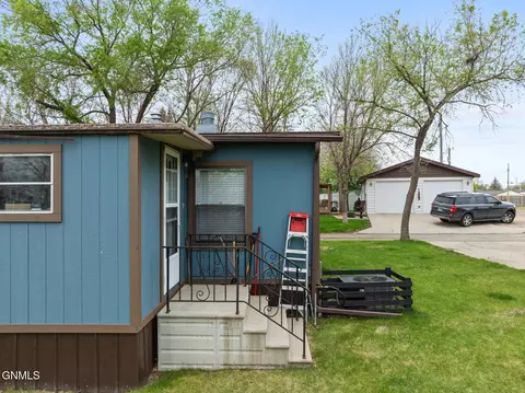 2003 6th Ave NW, Williston, ND 58801 photo 31