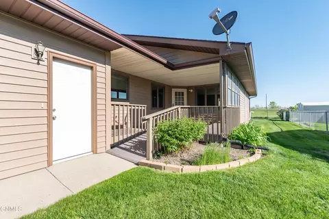 Exterior - 2010 E Capitol Ave, Bismarck, ND 58501 photo 2 of 5