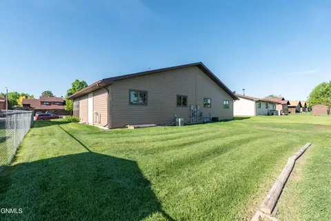 Exterior - 2010 E Capitol Ave, Bismarck, ND 58501 photo 5 of 5
