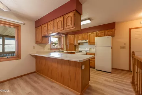 Kitchen - 2010 E Capitol Ave, Bismarck, ND 58501 photo 1 of 3