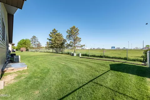 Exterior - 2010 E Capitol Ave, Bismarck, ND 58501 photo 4 of 5