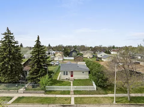 View/Area - 815 5th Ave W, Williston, ND 58801 photo 1 of 1