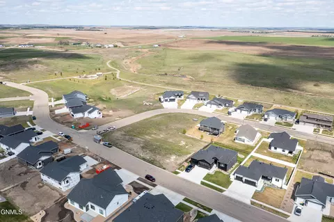 3815 Platinum St, Bismarck, ND 58503