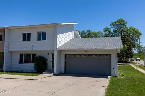 154 9th Ave SE, Mandan, ND 58554