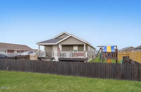 5623 Lukenbill Ave, Williston, ND 58801