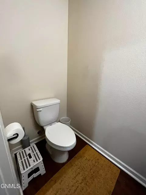 Bath - 3602 Long Branch Ave, Williston, ND 58801 photo 2 of 4