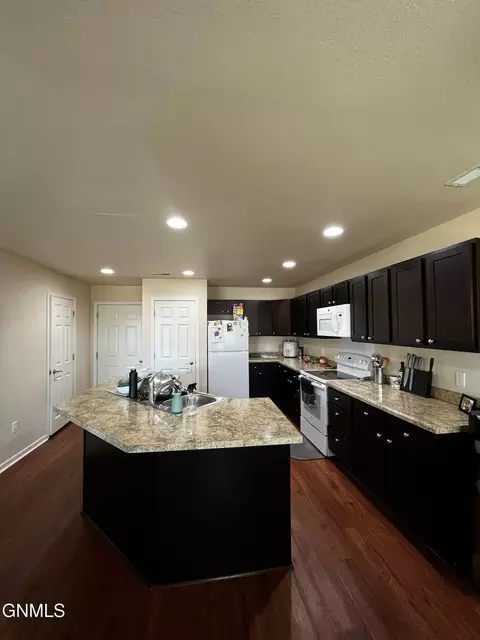Kitchen - 3602 Long Branch Ave, Williston, ND 58801 photo 2 of 3