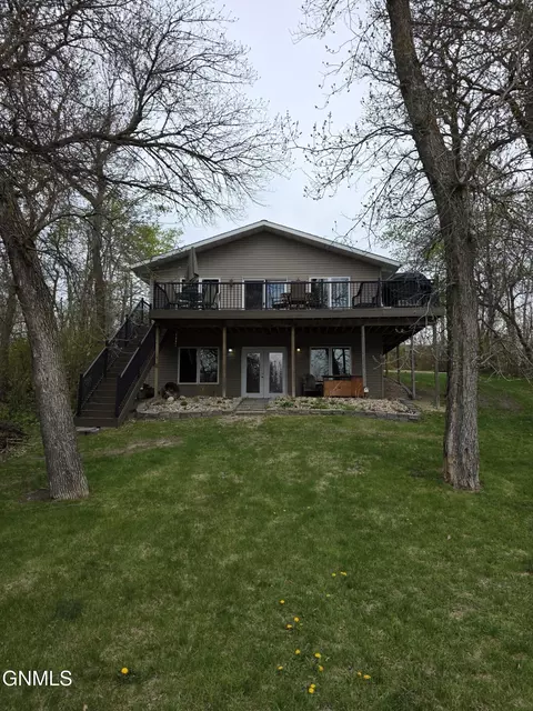 186 Rugby Point Rd, Bottineau, ND 58318