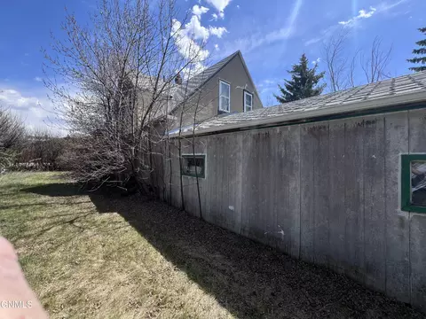 216 2nd St SW, Stanley, ND 58784