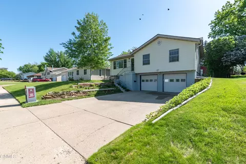 1727 Griffin St, Bismarck, ND 58501