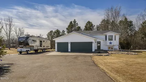 7825 Belmont Ln, Bismarck, ND 58501