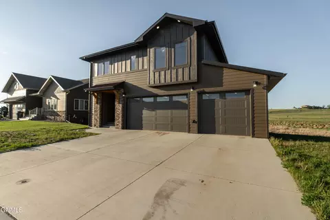 160 Leslie Ln, Watford City, ND 58854