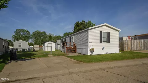 4304 Drake Dr, Bismarck, ND 58503