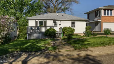 1007 5th Ave NW, Mandan, ND 58554