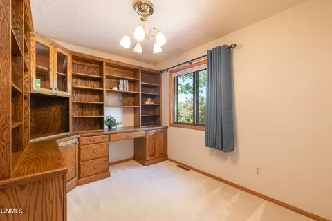 2636 Gateway Ave, Bismarck, ND 58503 photo 13