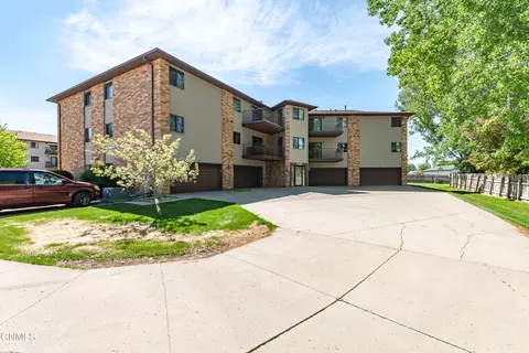 2636 Gateway Ave, Bismarck, ND 58503 photo 2