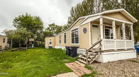 110 Oaks Ave SE, Mandan, ND 58554