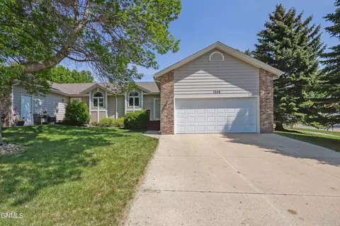 1028 Mouton Ave, Bismarck, ND 58503