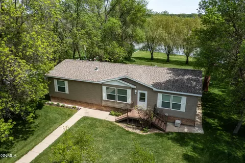 8550 Willow Rd N, Mandan, ND 58554