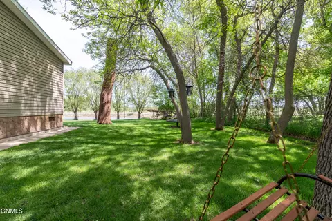 Exterior - 8550 Willow Rd N, Mandan, ND 58554 photo 4 of 10