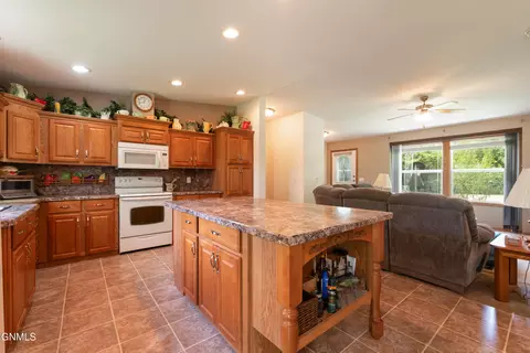 Kitchen - 8550 Willow Rd N, Mandan, ND 58554 photo 2 of 5