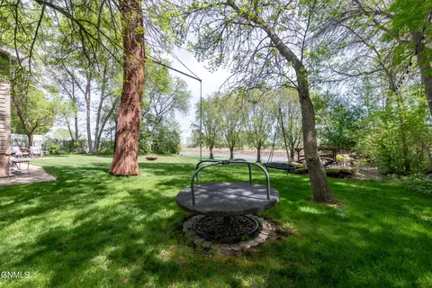 Exterior - 8550 Willow Rd N, Mandan, ND 58554 photo 6 of 10