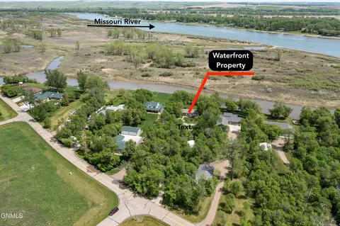8550 Willow Rd N, Mandan, ND 58554