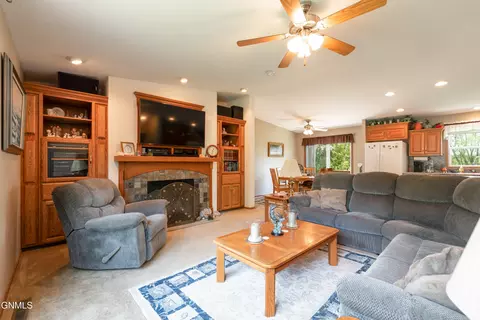 Living - 8550 Willow Rd N, Mandan, ND 58554 photo 1 of 2