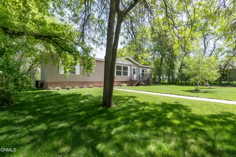 Exterior - 8550 Willow Rd N, Mandan, ND 58554 photo 3 of 10