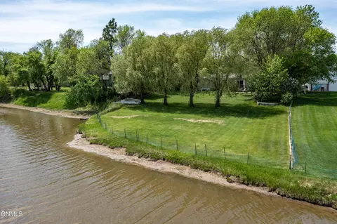 Exterior - 8550 Willow Rd N, Mandan, ND 58554 photo 1 of 10