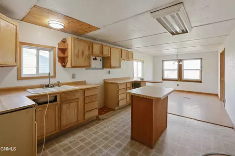 3503 6th Ave E, Williston, ND 58801 photo 5