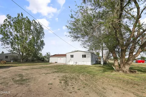 3503 6th Ave E, Williston, ND 58801 photo 3