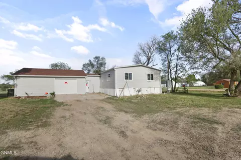 3503 6th Ave E, Williston, ND 58801 photo 2