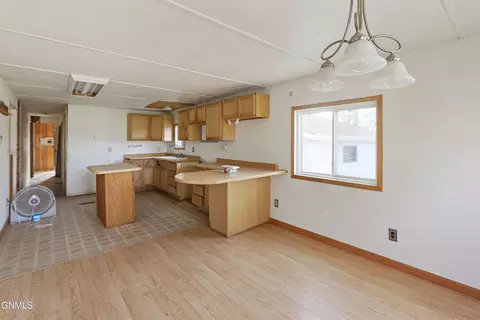 3503 6th Ave E, Williston, ND 58801 photo 4