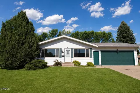 1216 Morningside St, Bismarck, ND 58501